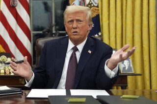 特朗普把西班牙误认为是金砖国家集团的一员，并重复了大规模关税的威胁