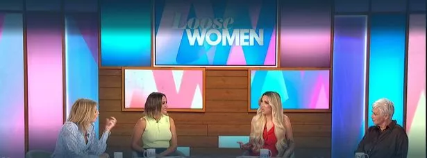 英国独立电视台《放荡女人》的主演在向恶霸发出六个字的强硬信息后鼓掌