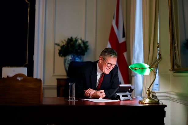 Keir Starmer:“我会把你们100天前投票支持的东西交付给你们——评判我吧。”