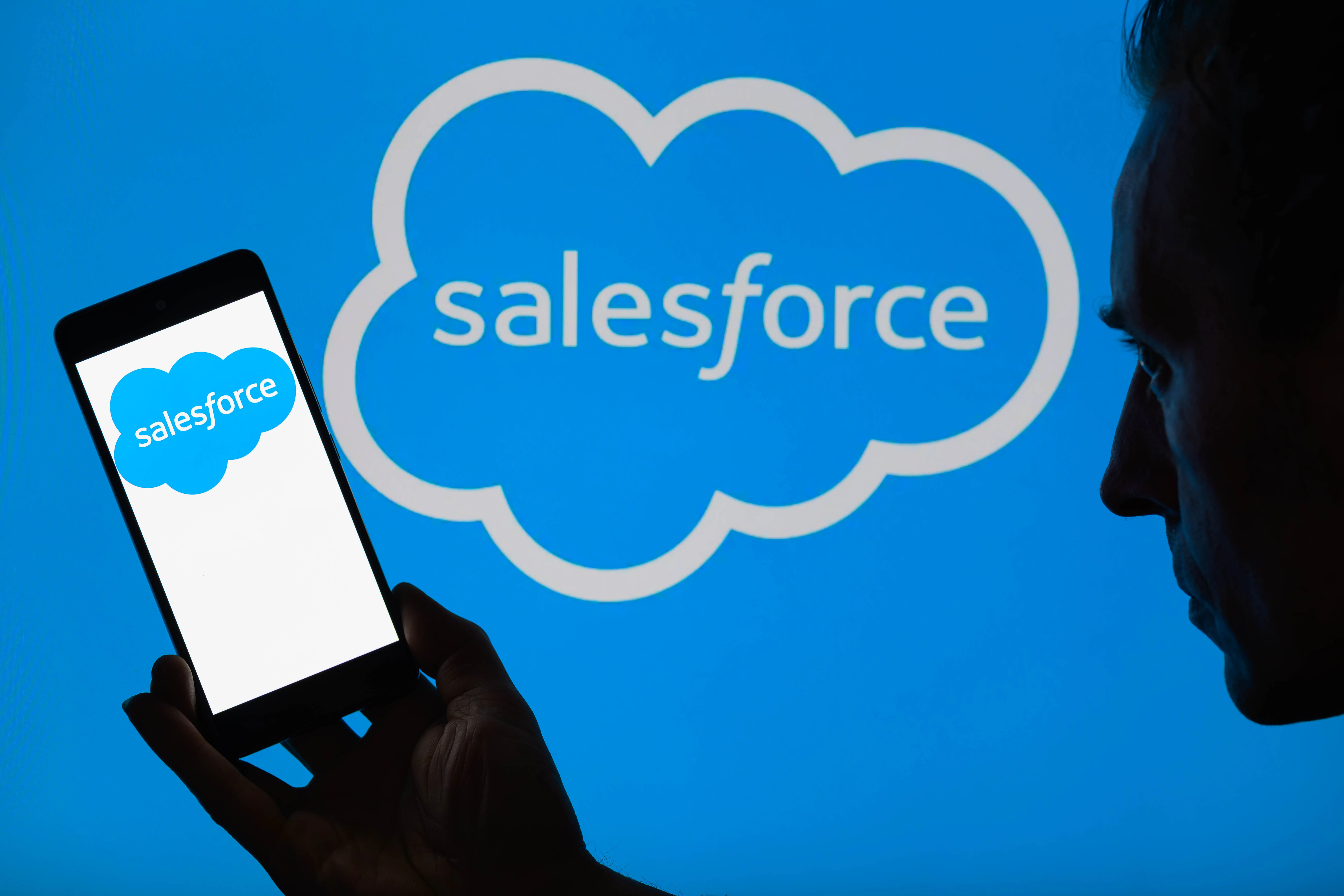 Salesforce公司。在最新的人工智能推动下，股市有望上涨30%以上