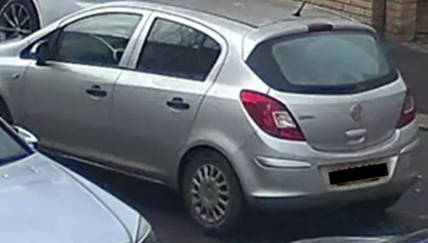 哈什塔·布雷拉警方分享了令人毛骨悚然的闭路电视画面,银色沃克斯豪尔车的后备箱里放着被谋杀女子的尸体