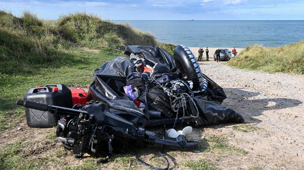 英吉利海峡移民船灾难造成8人死亡，10个月大的婴儿情况危急