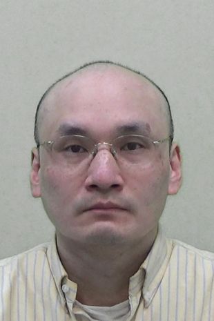 扭曲的GP“毒害”邻居的植物,然后试图用假的Covid疫苗杀死继父