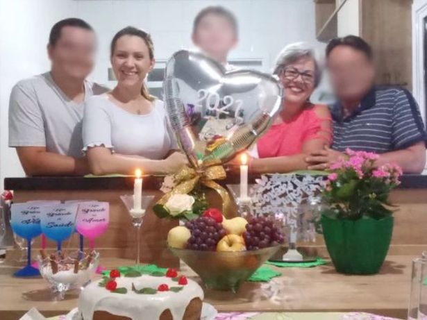 被控用“含砷”圣诞蛋糕谋杀家人的女子打破沉默
